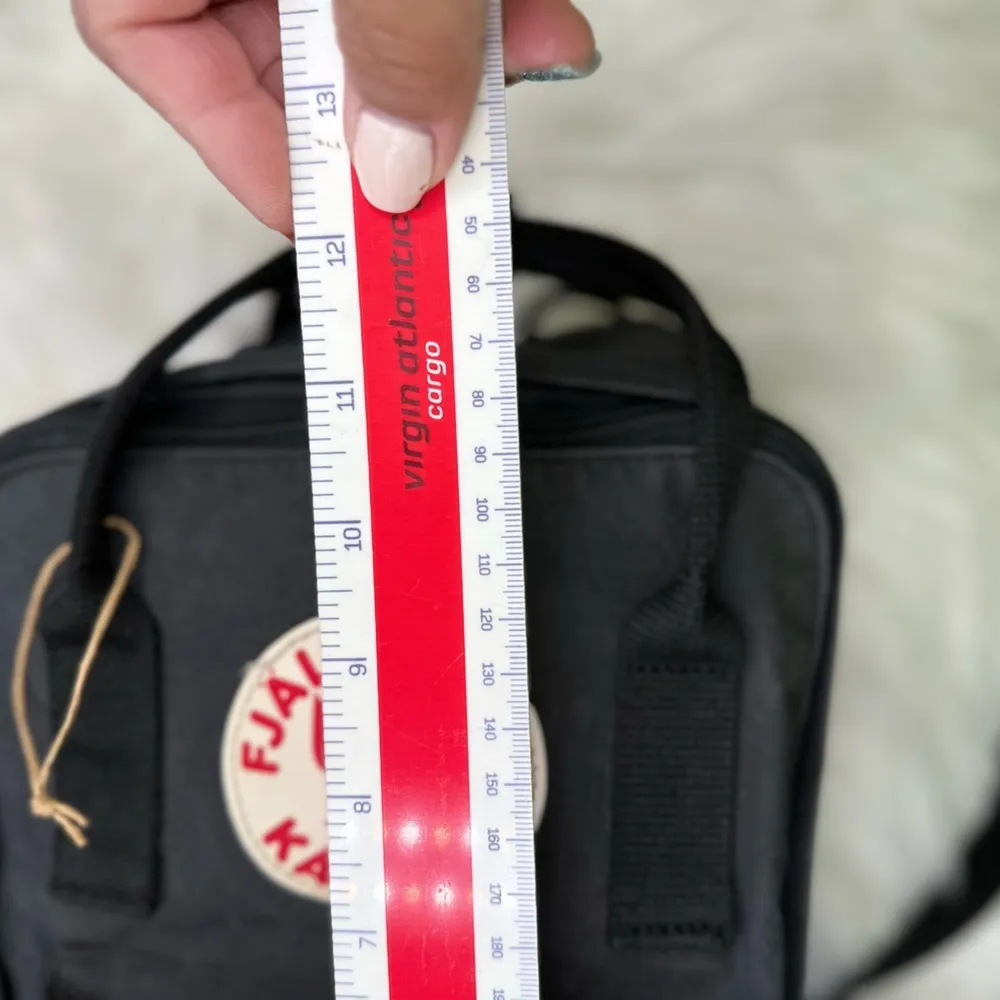 FJALLRAVEN KANKEN Black Mini Backpack - Image 8