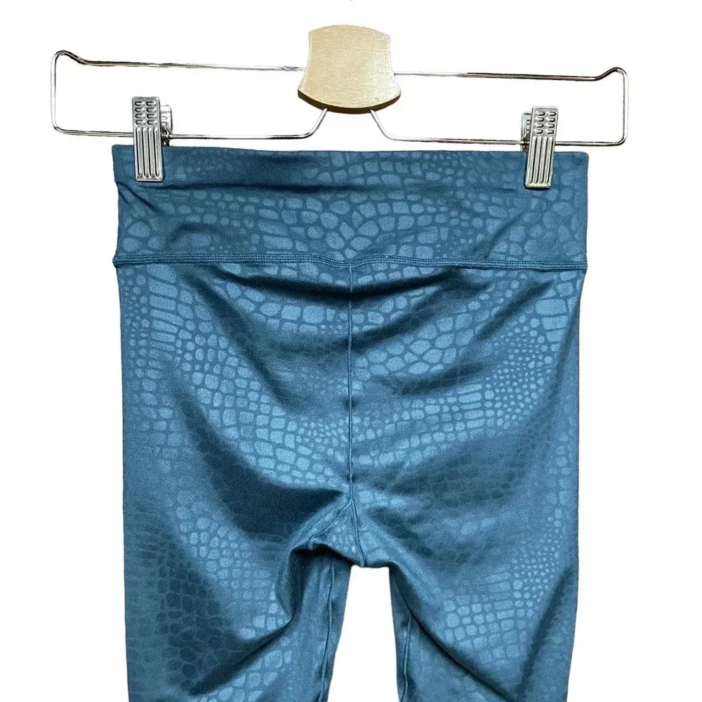 Sweaty Betty‎ All Day Embossed Crocodile 7/8 Leggings Blue Size XS - Image 6