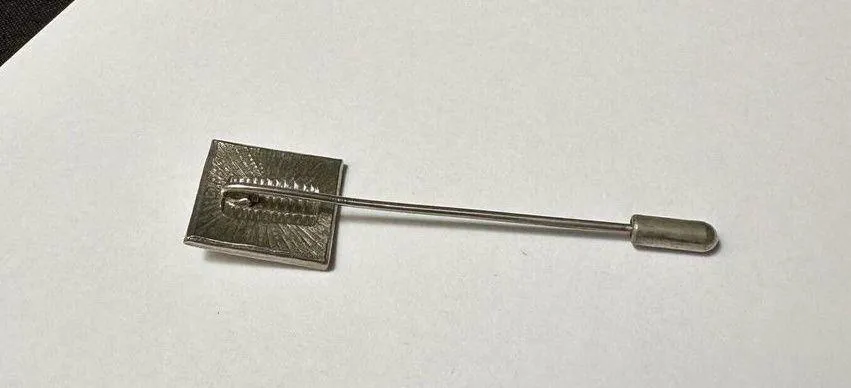 Anne Klein Unsigned  Lion Face Silver Tone Lapel Stick Pin - Image 5