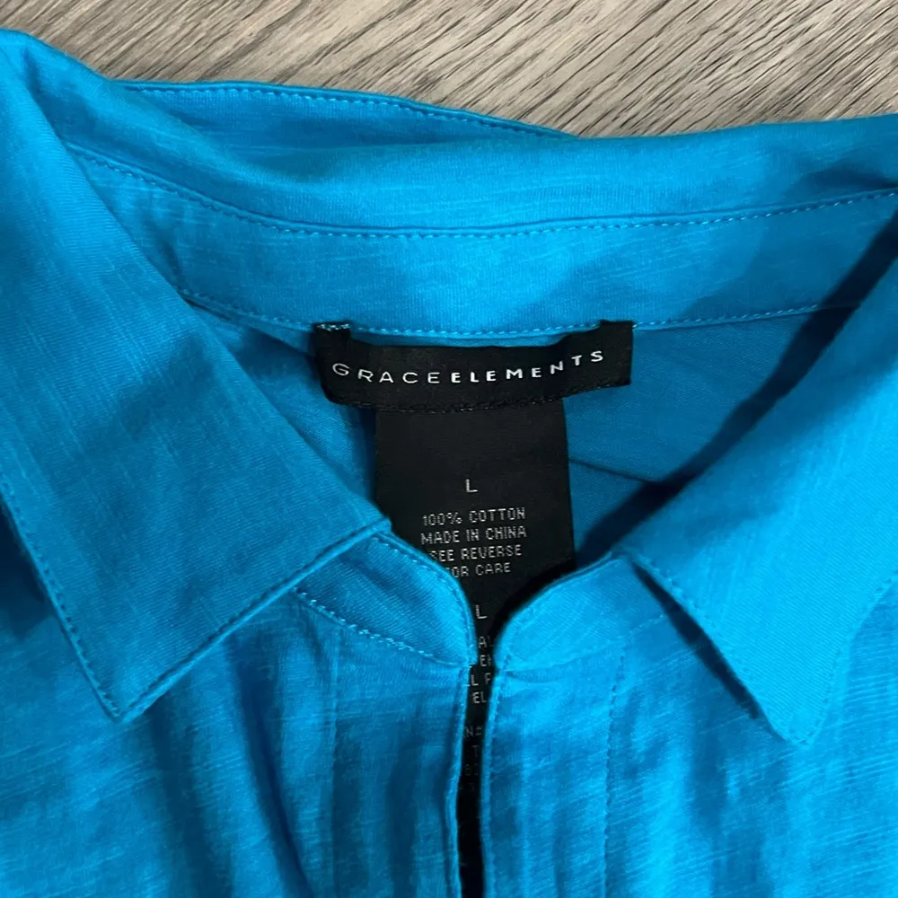 NWT Women’s Grace Elements Large Blue Button Down Long Sleeve Shirt - Image 3
