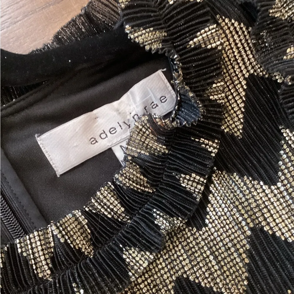 Adelyn Rae agatha metallic pleated midi tier ruffle Cap Sleece black gold Dress - Image 10