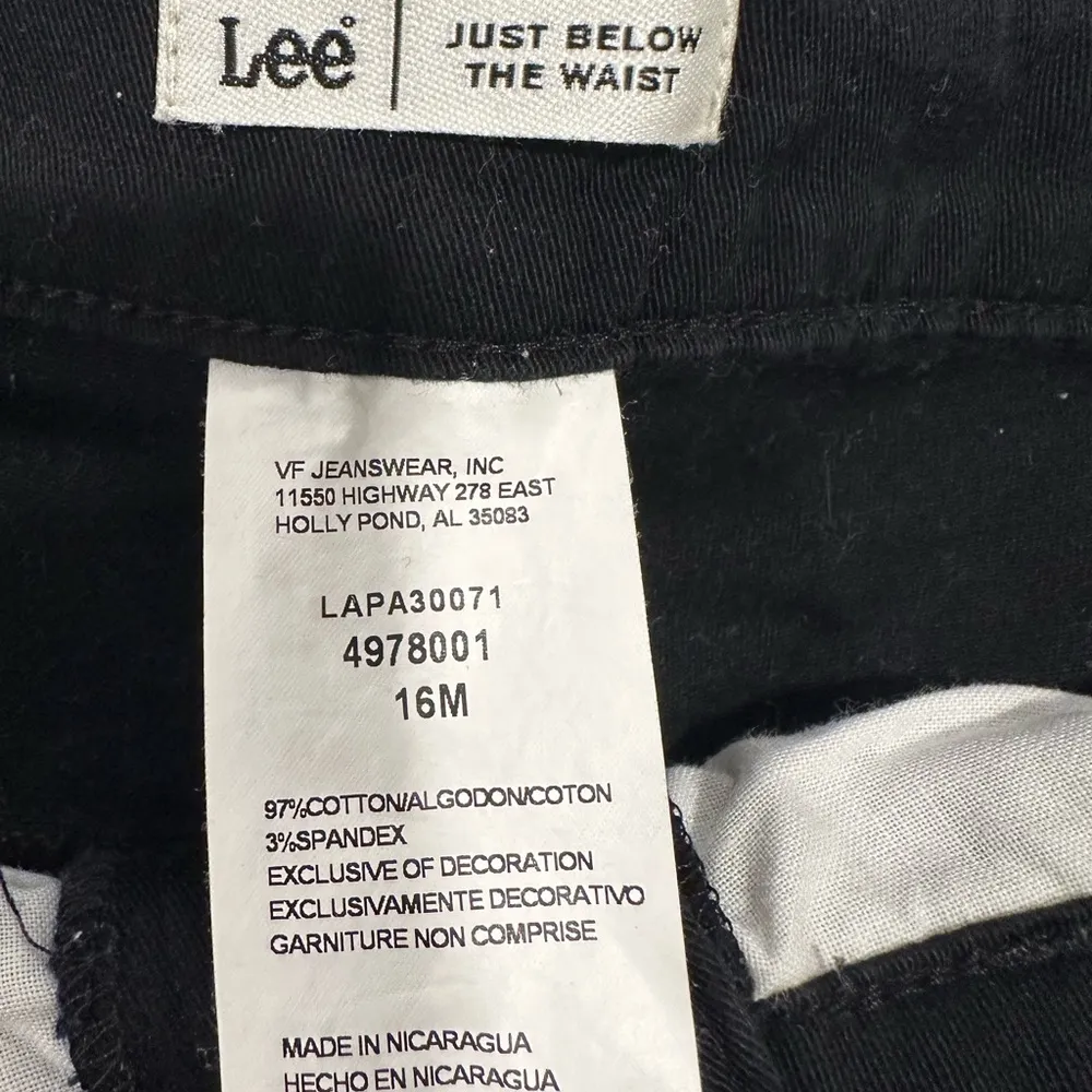 LEE Women’s Sz: 16M Just Below The Waist Black Flat Front Shorts. Slash Pockets. - Image 6