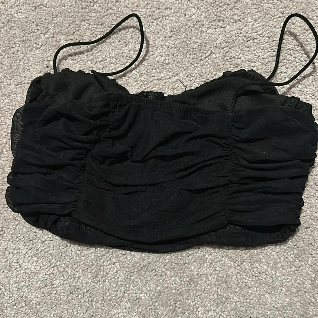 Cute black scrunched crop top Size M - Image 2