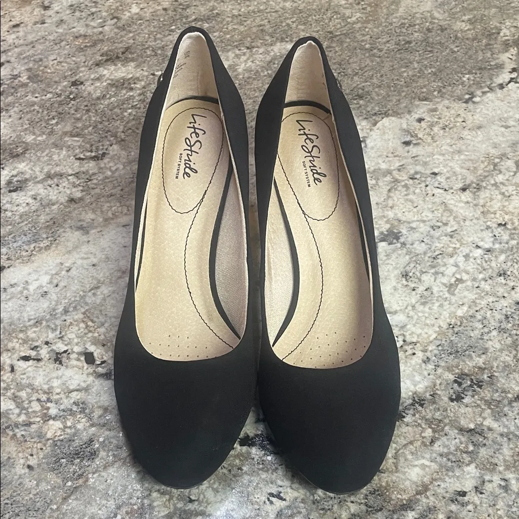 Life Stride Classic Black Heels - Image 3