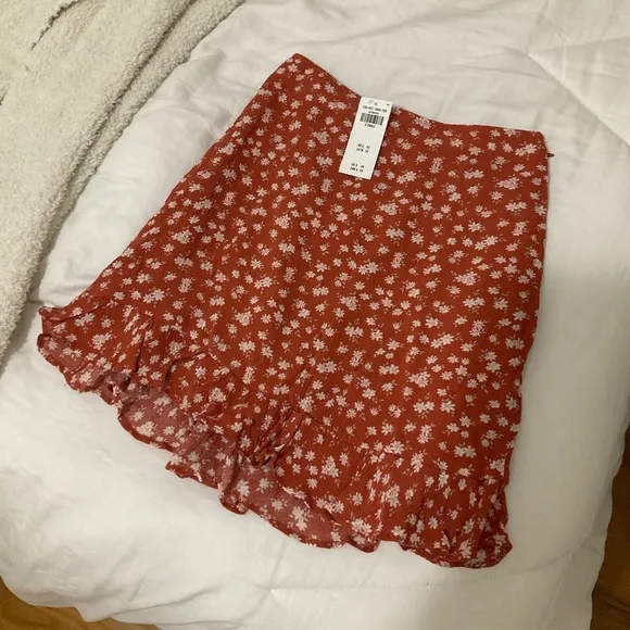 NWT‼️ Abercrombie Orange Floral Skirt - Image 2