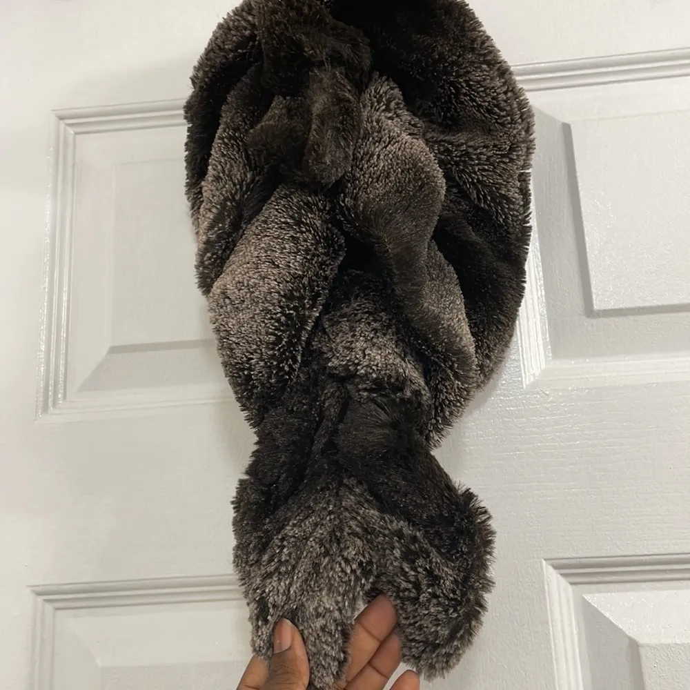 Fuzzy Warm Faux Fur Scarf Color Brown and Black - Image 3