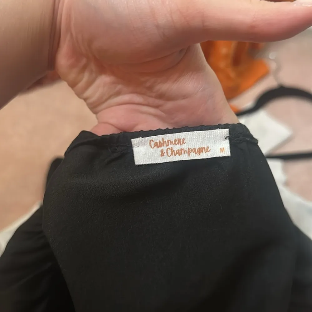 Cashmere & Champage Puff Long Sleeve Crop Top Black Size M - Image 6
