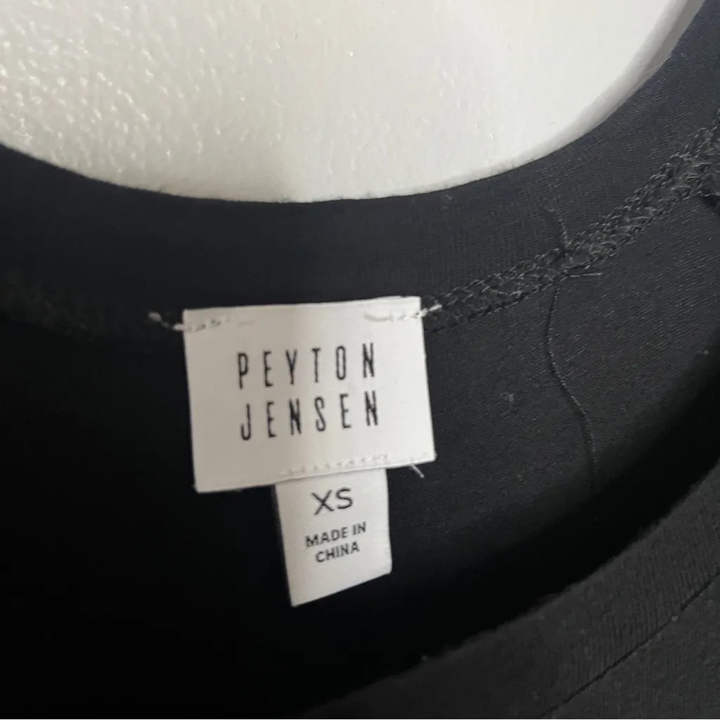 Elegant Black Short Sleeve Women's Tee - Image 5