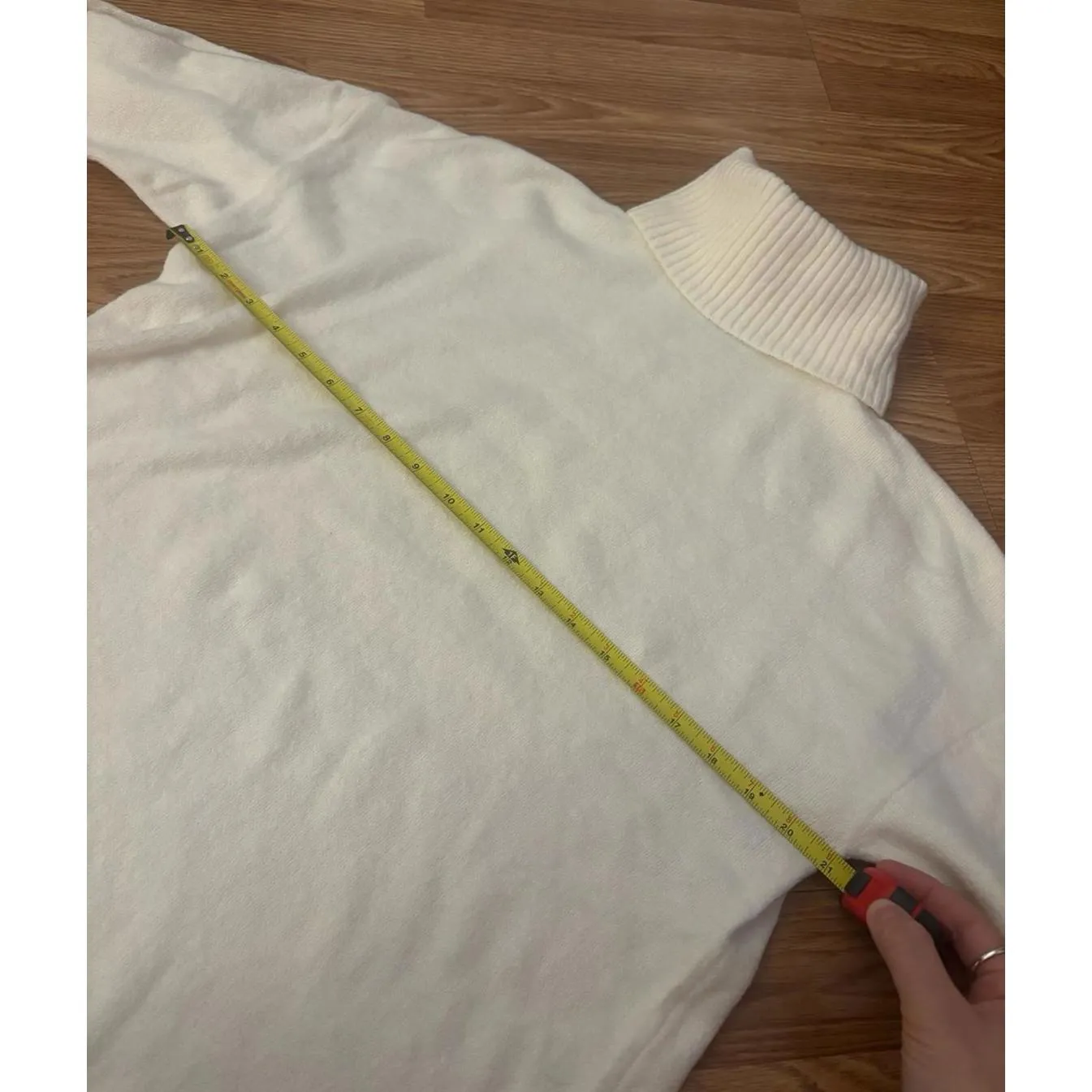 Old Navy Turtleneck Sweater Size Medium - Image 4