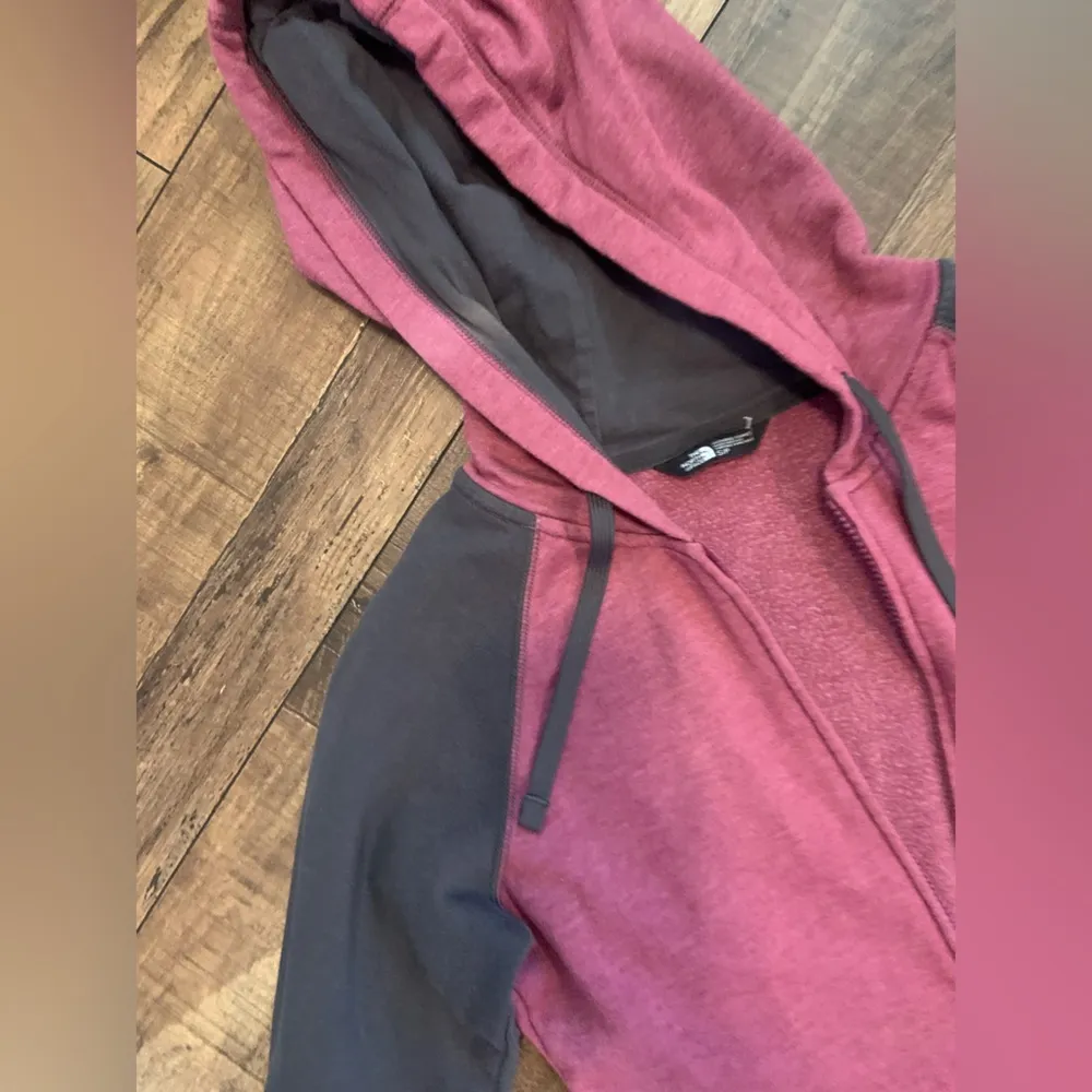 Women’s red northface logo zip jacket winter holiday outdoor Gorpcore S 68$ - Image 3