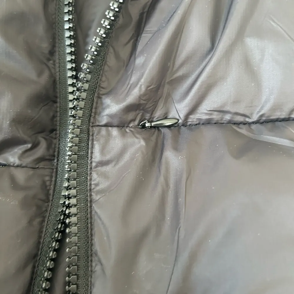 Amazon  black puffer vest - Image 4