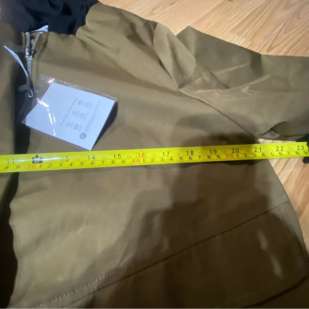 🏷️🏷️NWT unisex dark khaki long trench utility type Water/wind proof jacket. Size undefined - Image 8