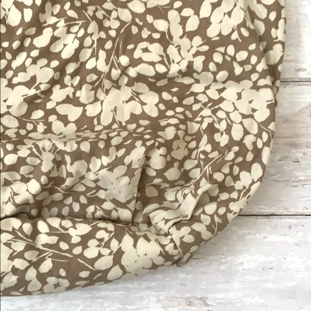 Women’s Tote Bag Floral Print Round Magnetic Close Cream Color Flowers - Image 2