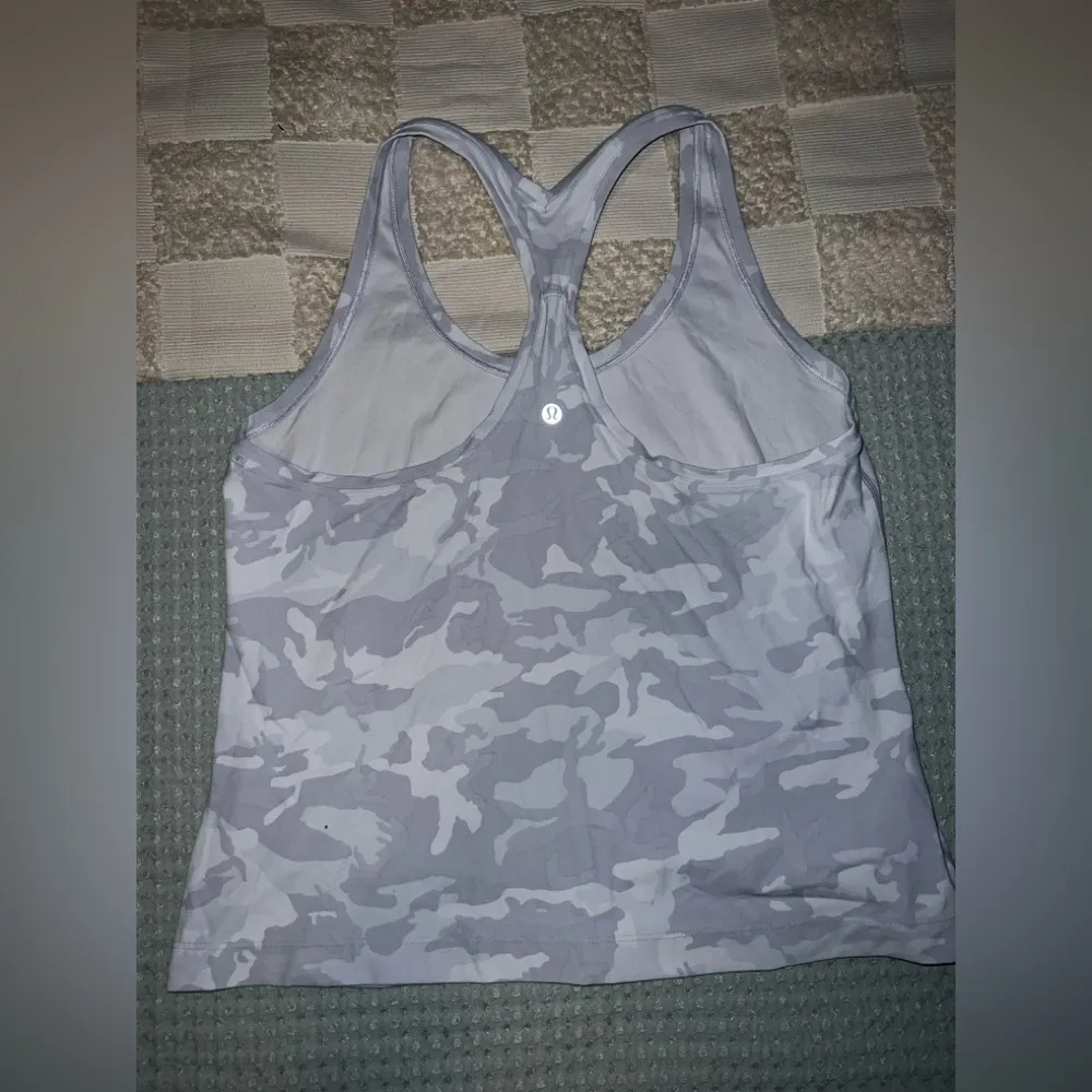 Lululemon Nulu Razorback Camo Tank Top Size Small - Image 3