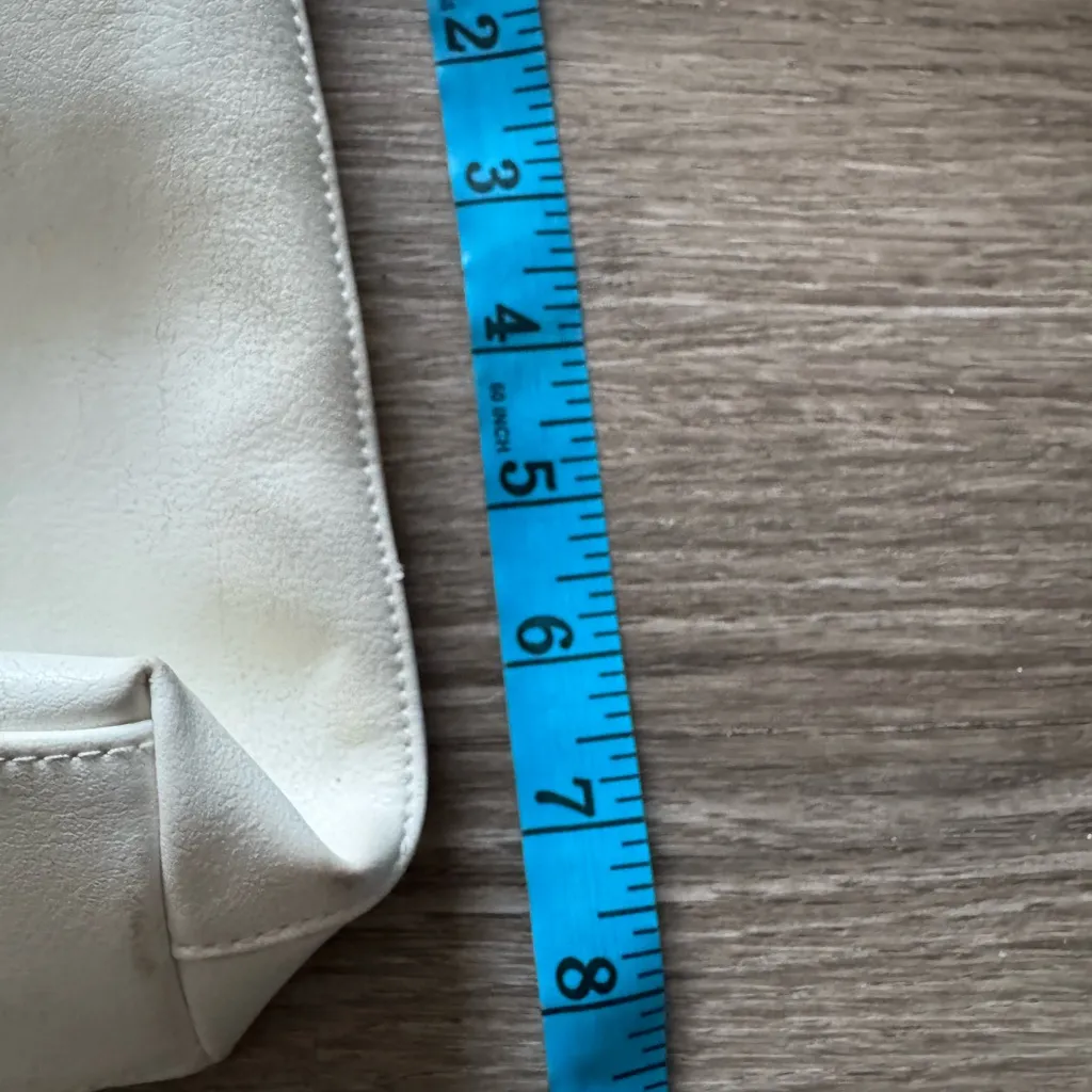 Liz Claiborne White Bag Gold Pendant Crossbody Purse - Image 7