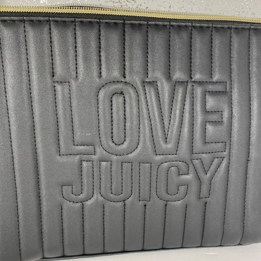 🆕  Juicy Couture Black Makeup/Travel Bag - Image 3
