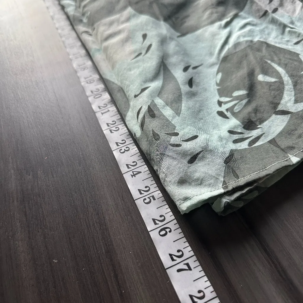 NWOT Cadeau Maternity Leaf Abstract Blouse Silk Blend in Shades of Green Size M Size M - Image 9