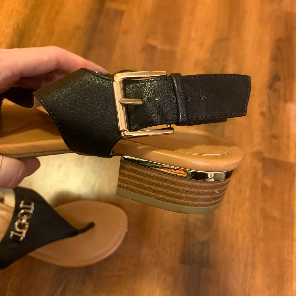 Liz Claiborne T-Strap Tessa Sandals 7.5 Black and Gold Buckle - Image 7