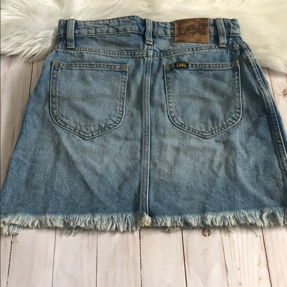 Lee distressed denim skirt size 26.  NWT. - Image 2