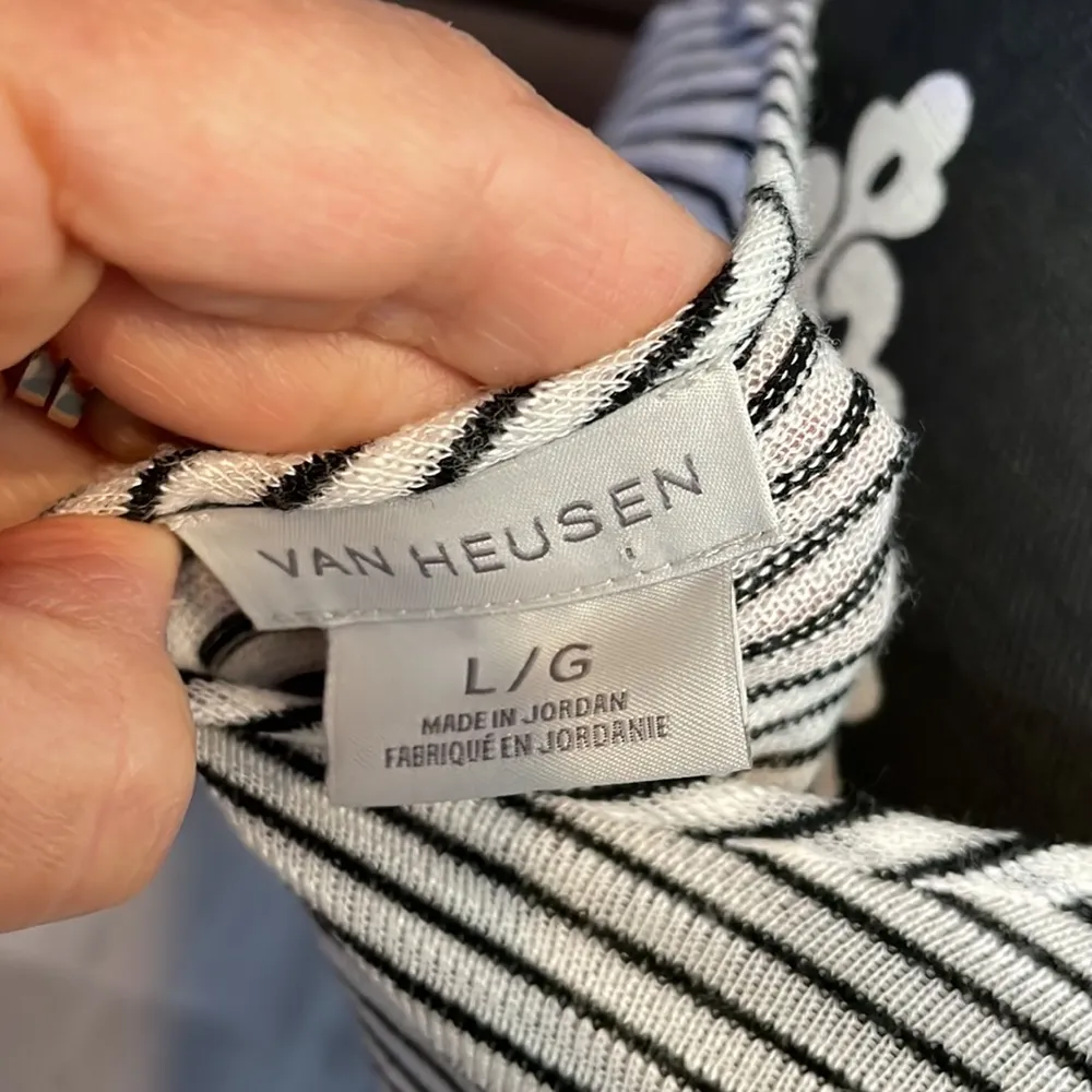 VAN HEUSEN White with Black Stripes Top Size Large - Image 6