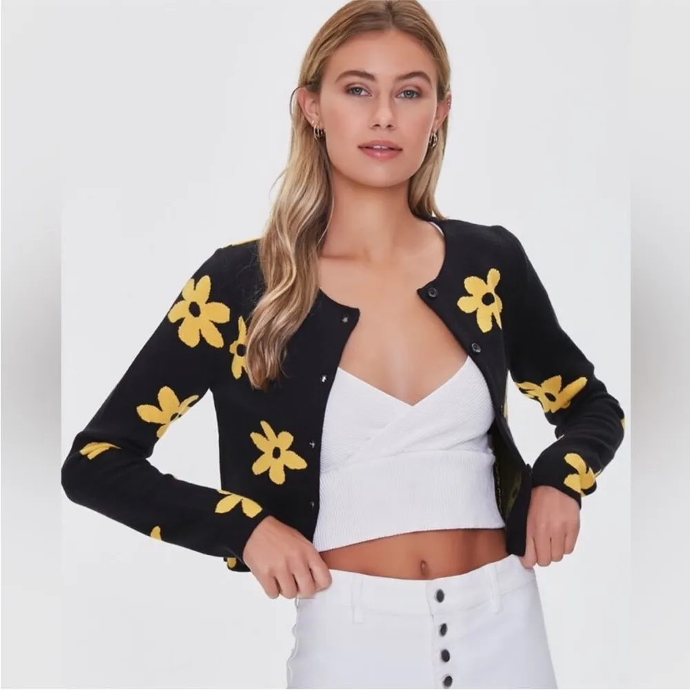 Forever 21 Daisy Crop Cardigan Cream Blue Small Preppy Twee Coquette Spring Chic - Image 4