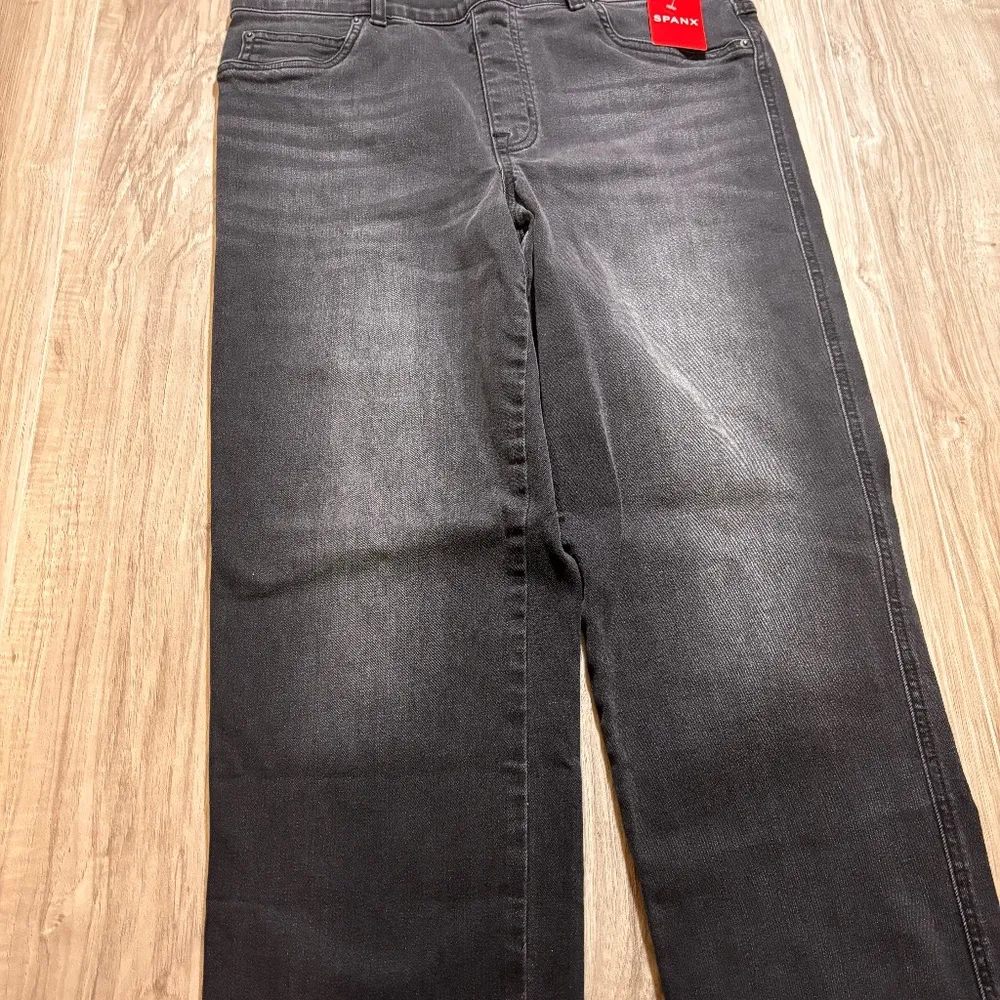 NWT Spanx Women's Straight Leg Pull On Jeans - Large - Image 3