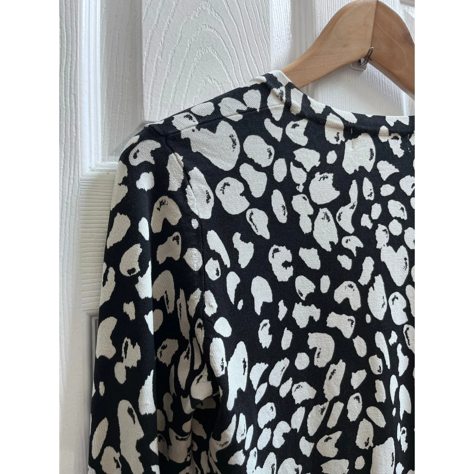 Michael Kors Michael  Silk Blend Print V Neck Button Down Cardigan Size XS - Image 5