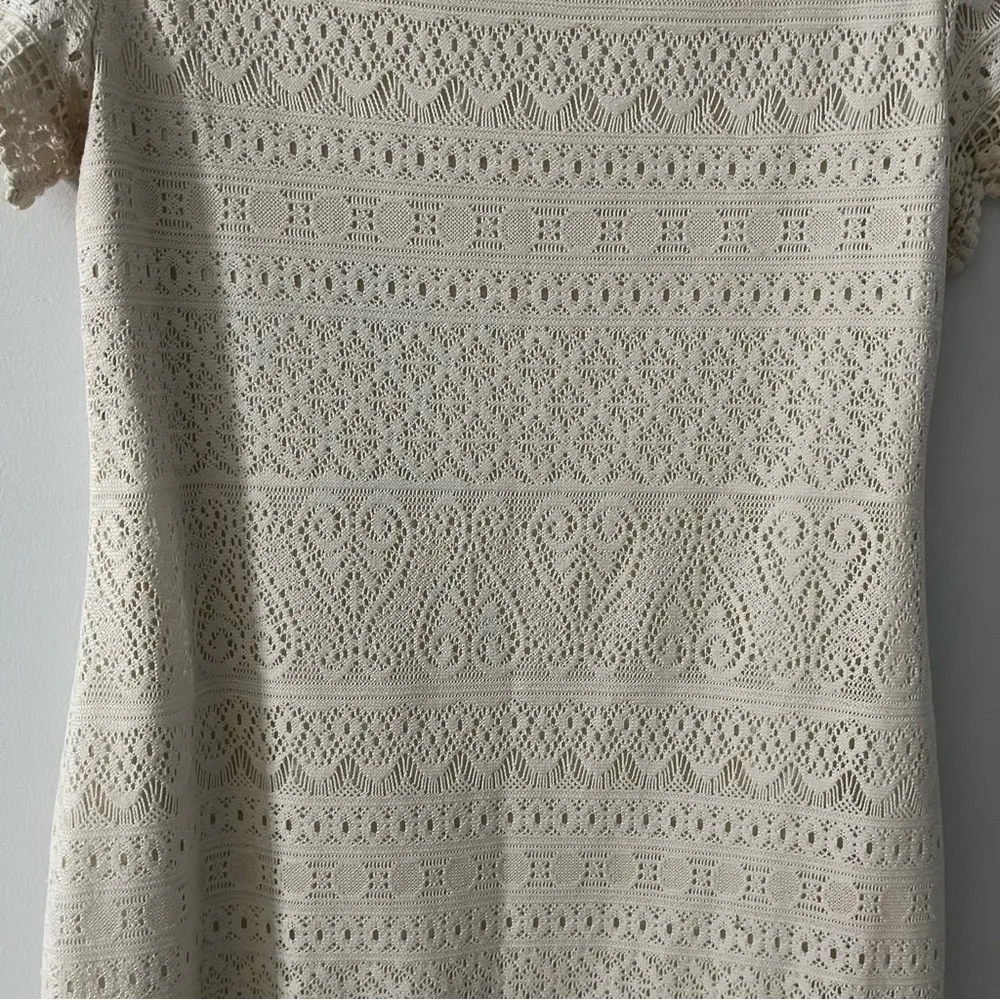 London Times Cream Colored Sheath Dress with Flutter Sleeves- Size 4 - Image 12