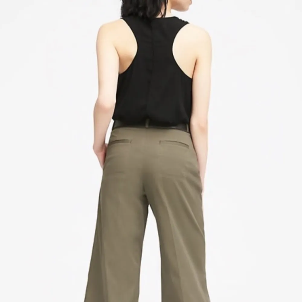 Banana Republic Sheer Black Crewneck Racer Back Sleeveless Washable Silk Tank - Image 3