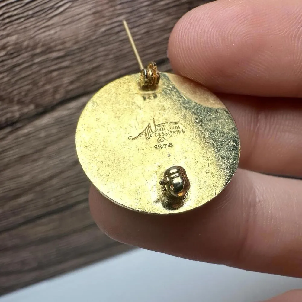 Dental Assistant Emblem Health Badge Brooch Pin Enamel & Gold Tone - Image 8