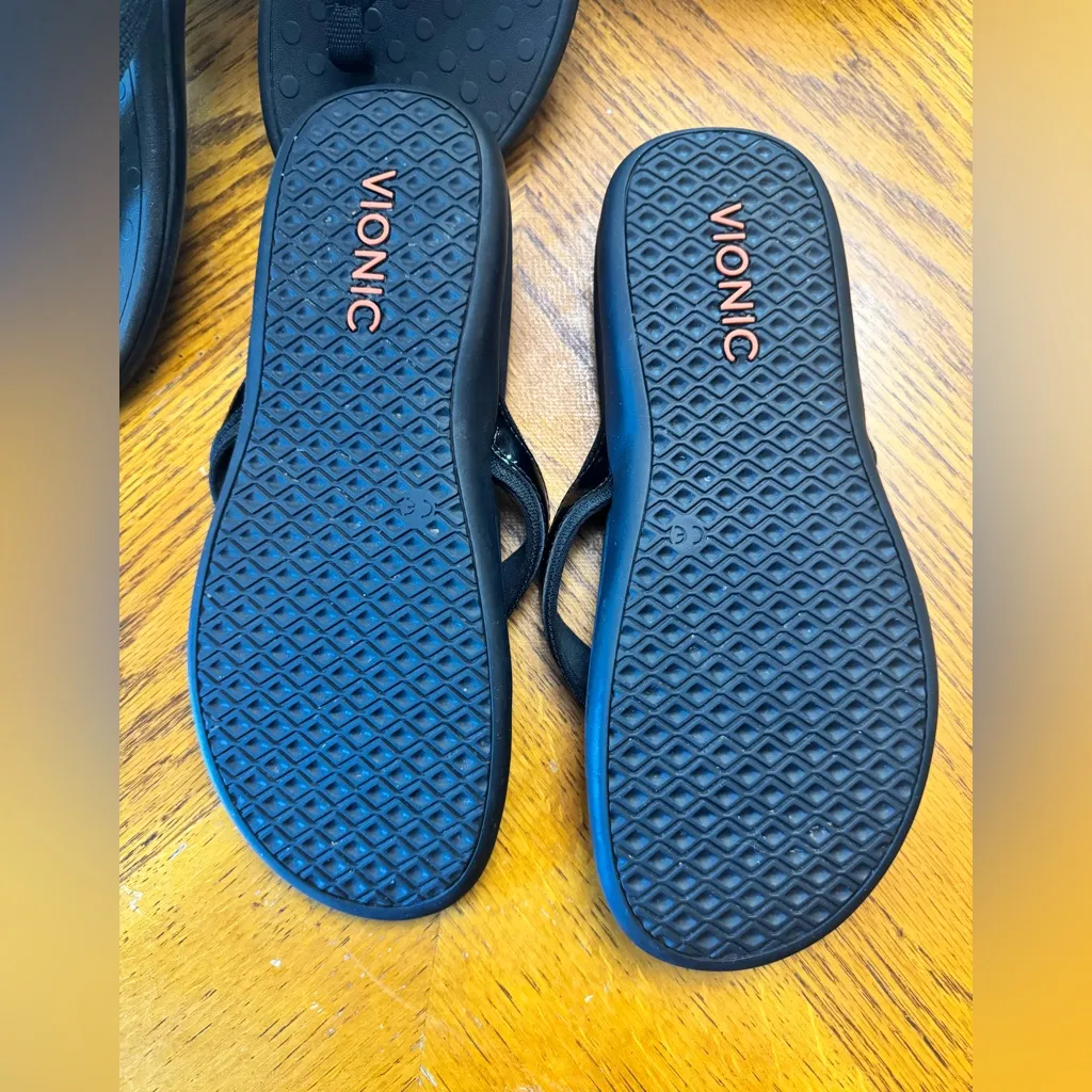 2 pairs of black sandals Vionic Tide II Flip Flop and no brand flip flop size 8 - Image 3