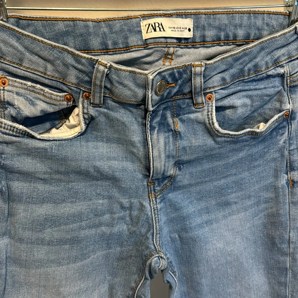 Zara mid rise skinny jeans - Image 2