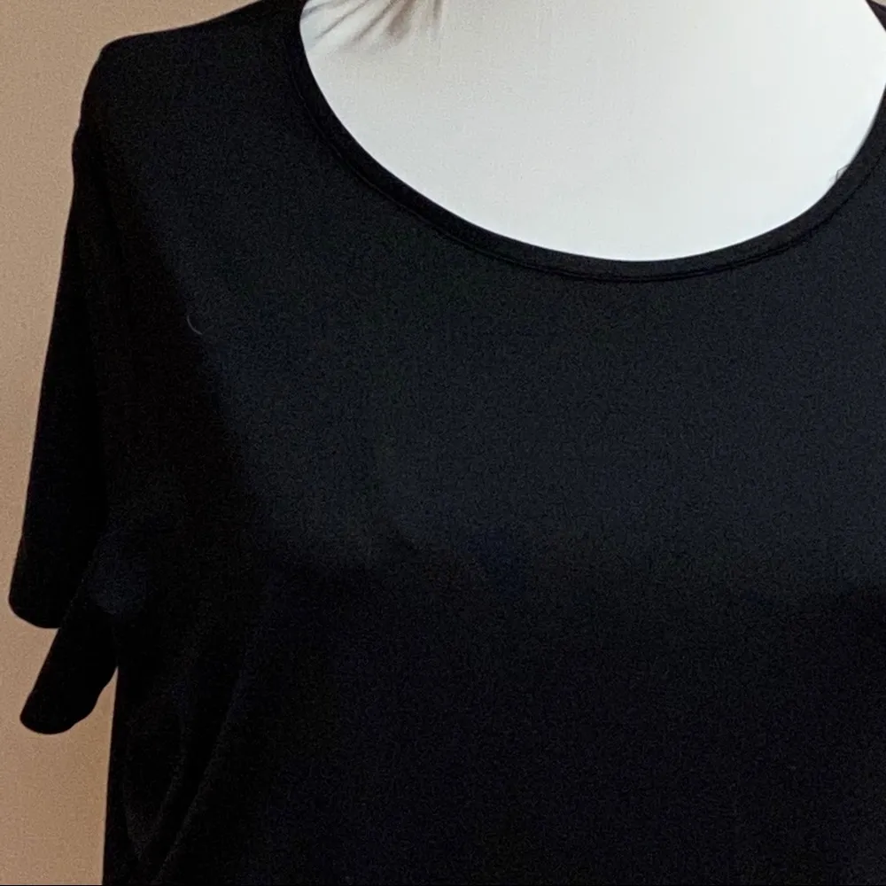 East 5th  Woman Black Short Sleeve Top - Image 2