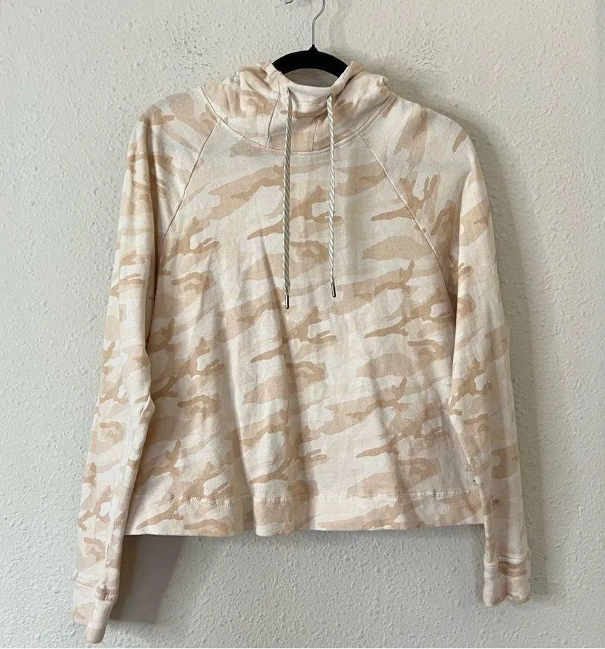 Vuori Beach Hoodie in Bisque Camo Size Small - Image 4