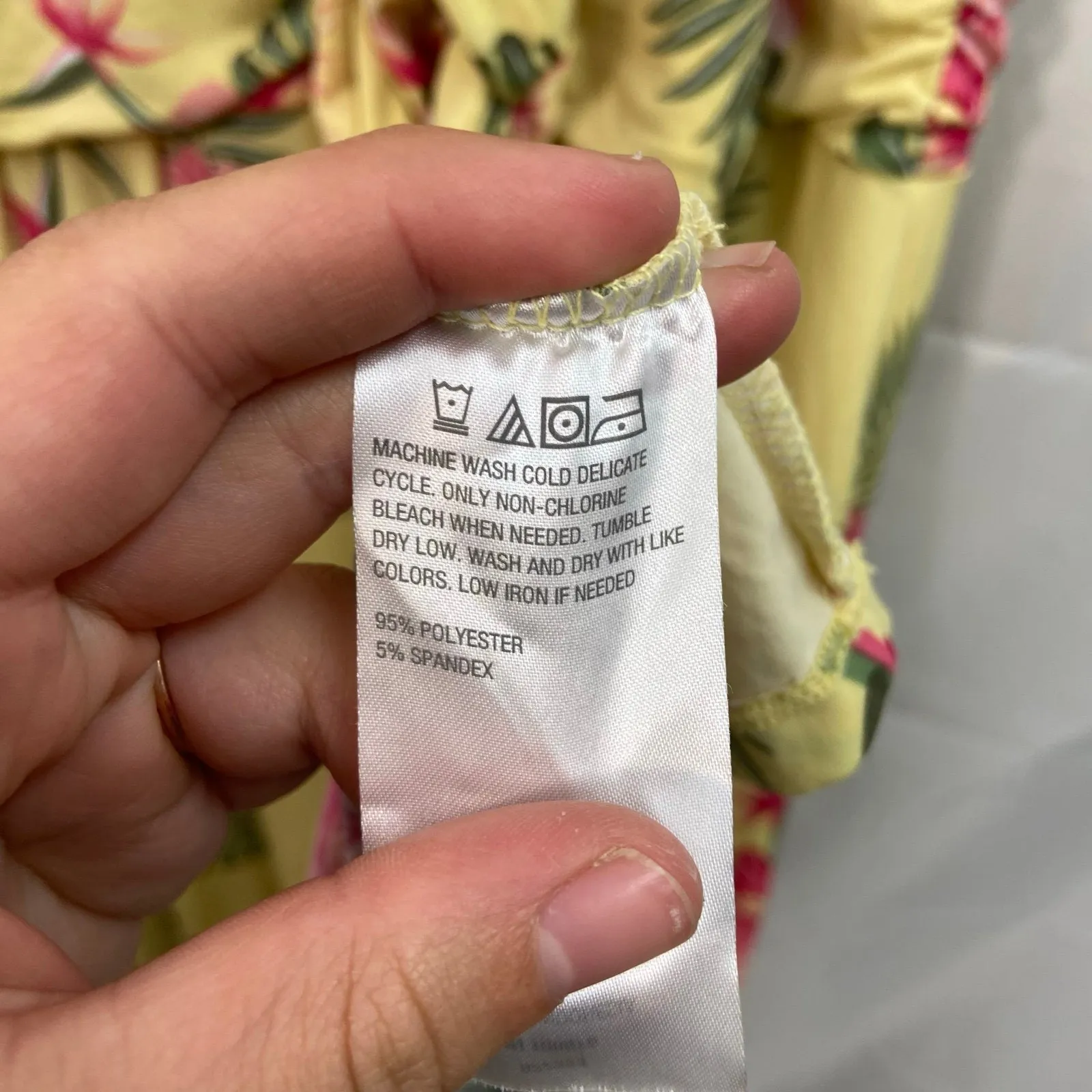 NEW‎ IMAN women's yellow floral v - Image 5