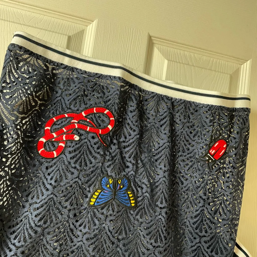 Zara Trafaluc navy blue lace woman’s top size medium - Image 5