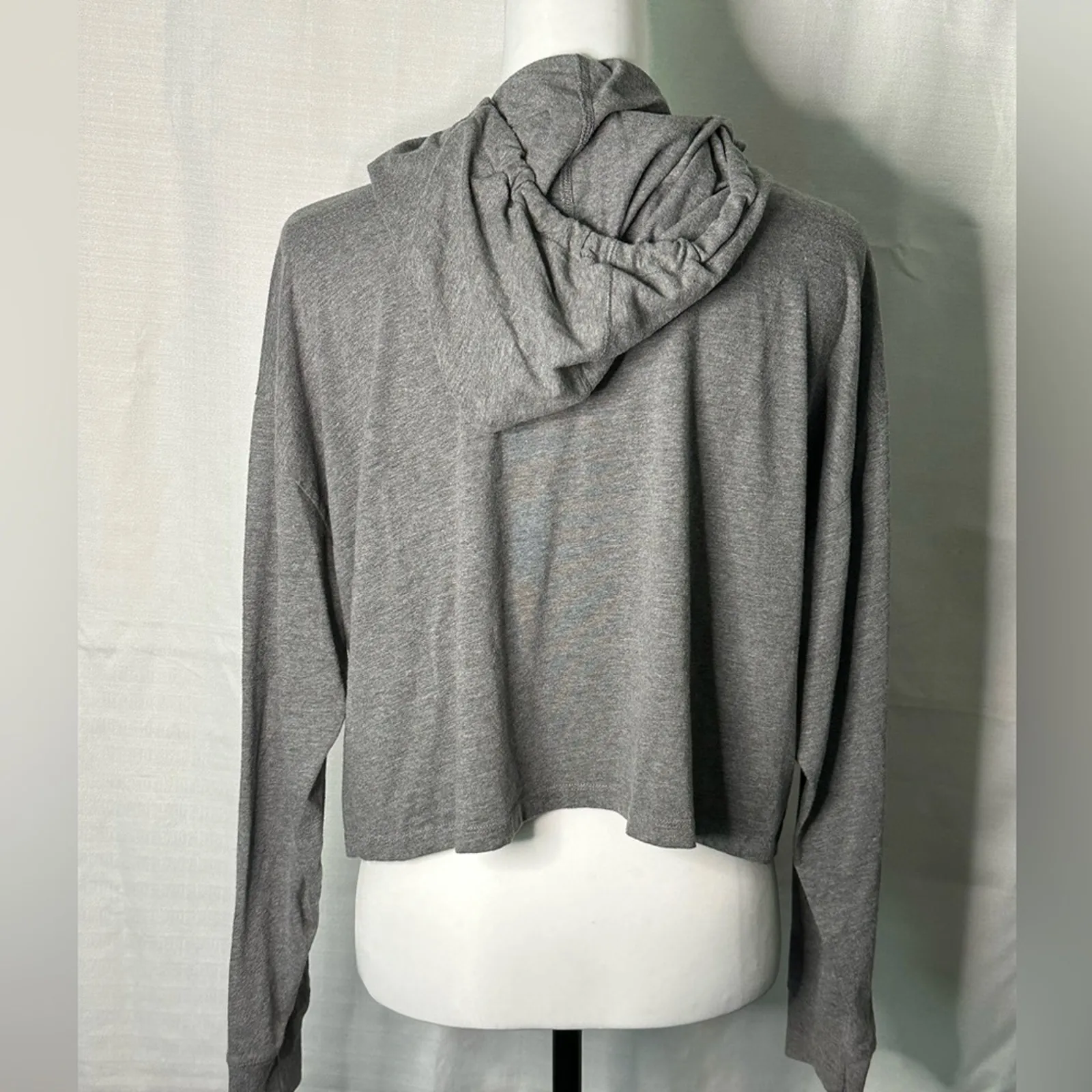 Women’s Hollister Cropped Sweatshirt Size Medium Hoodie - Image 4
