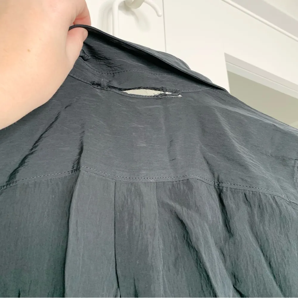 NWT Madewell Crinkled Button-Up Shirt True Black - Image 4