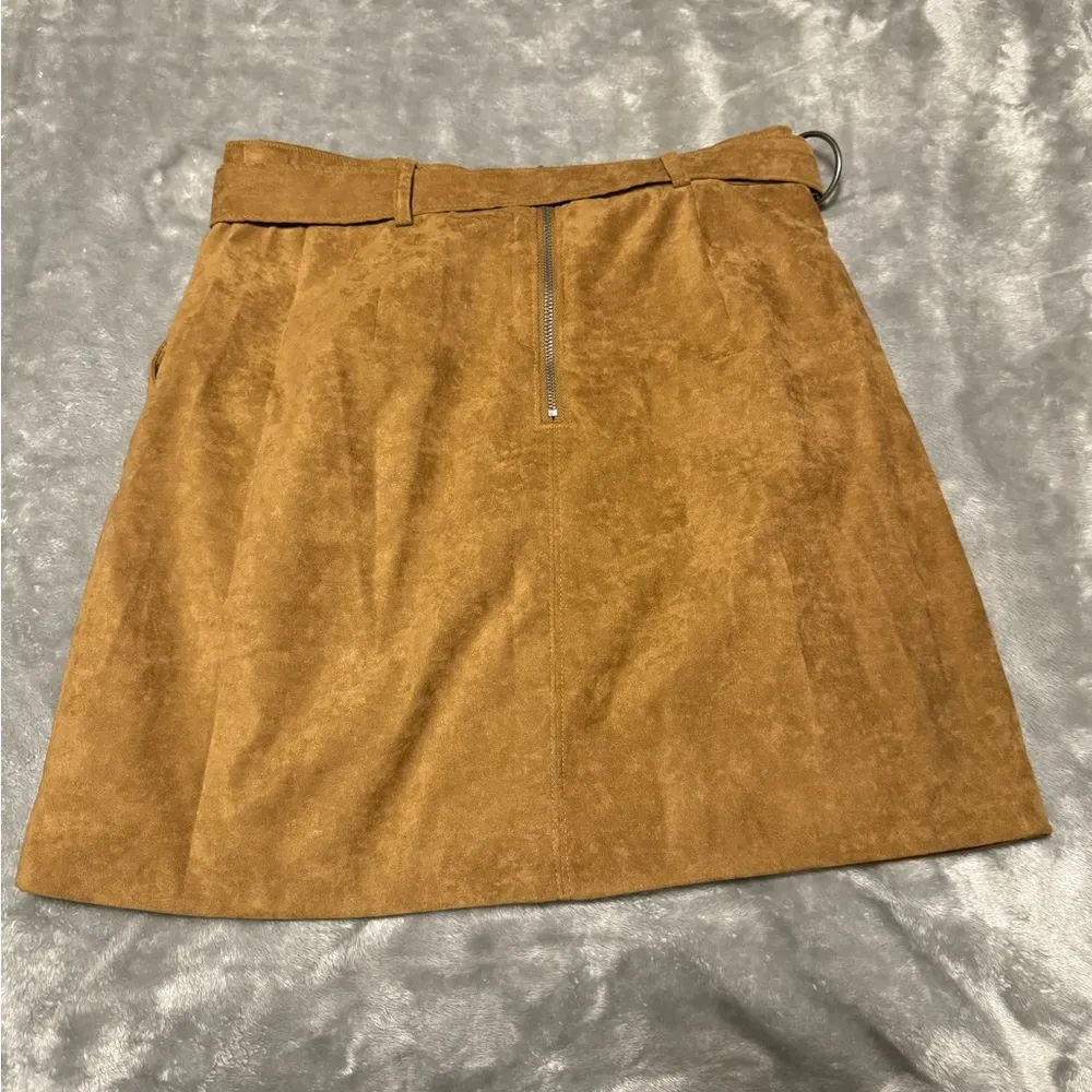 Hollister Tan Mini Skirt with Belt - Image 2