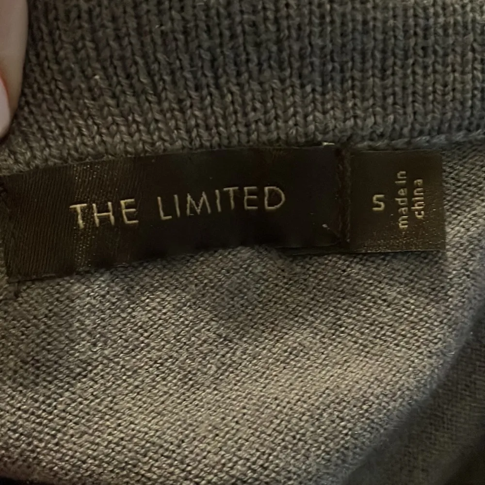 🎉4 for $20 The Limited Off the Shoulder Sweater, Small - Image 4