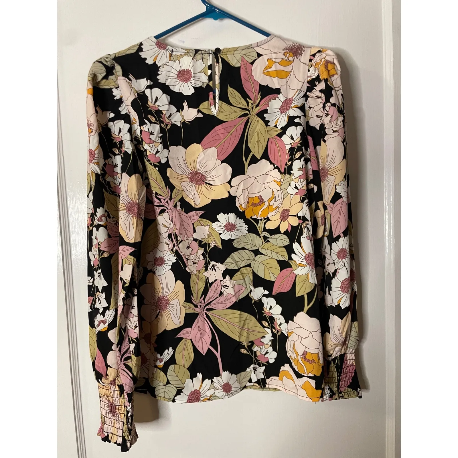 Pleione Black Floral Puff Sleeve Smocked Cuff Blouse Top Women's Size Small - Image 4