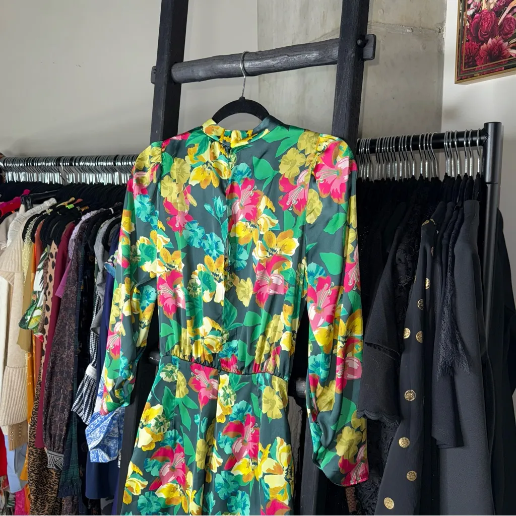 Zara Green Floral Satin Mini Dress with Keyhole Neckline - Image 13