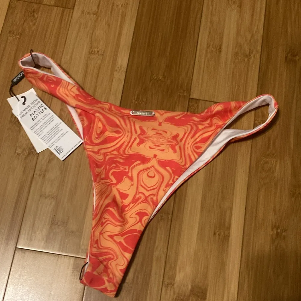 SHEKOU Orange/Red 2 Piece Bikini Set Top Size Small & Bottom Size Medium NWT - Image 12