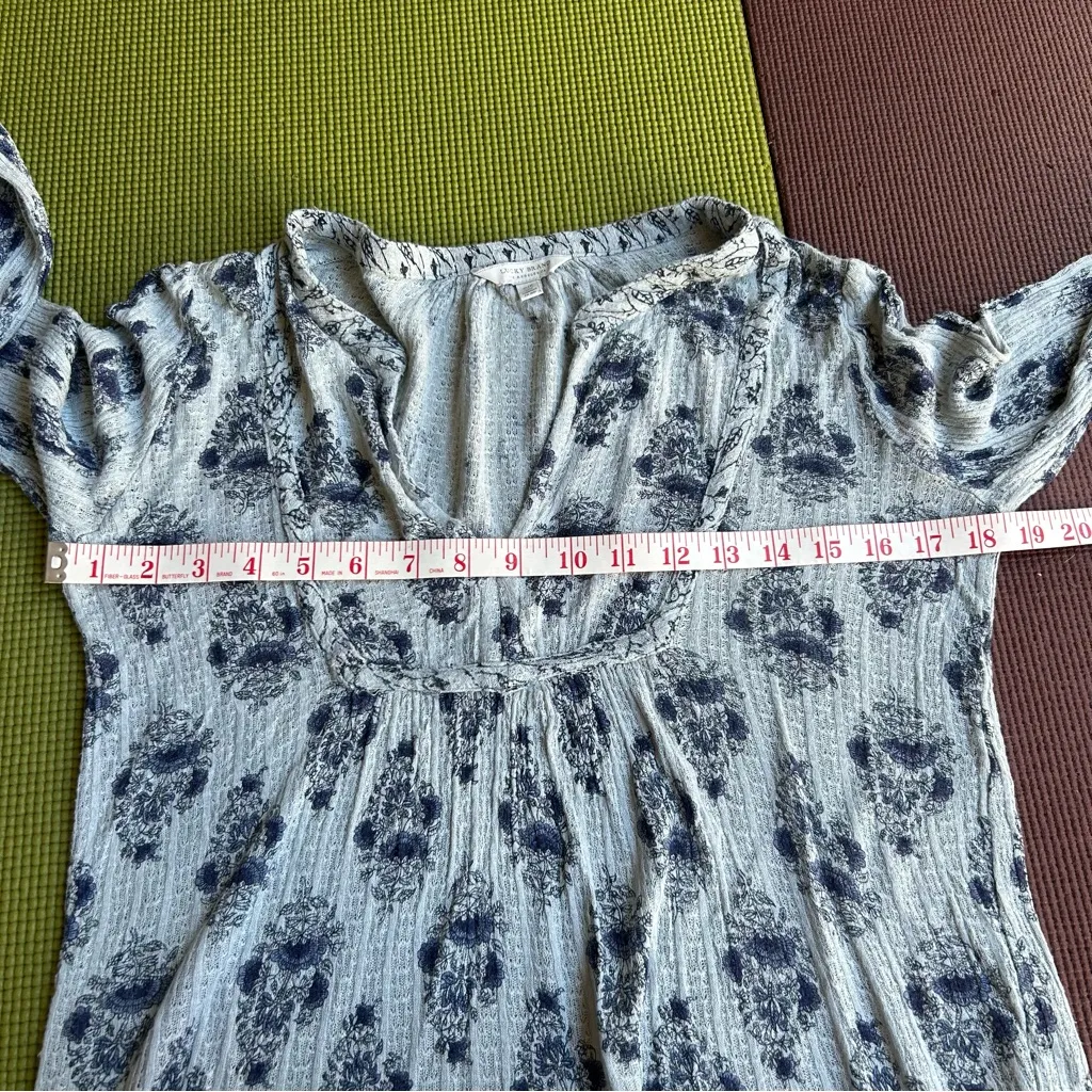 Lucky Brand Blue and Grey Patterned Top - Image 4
