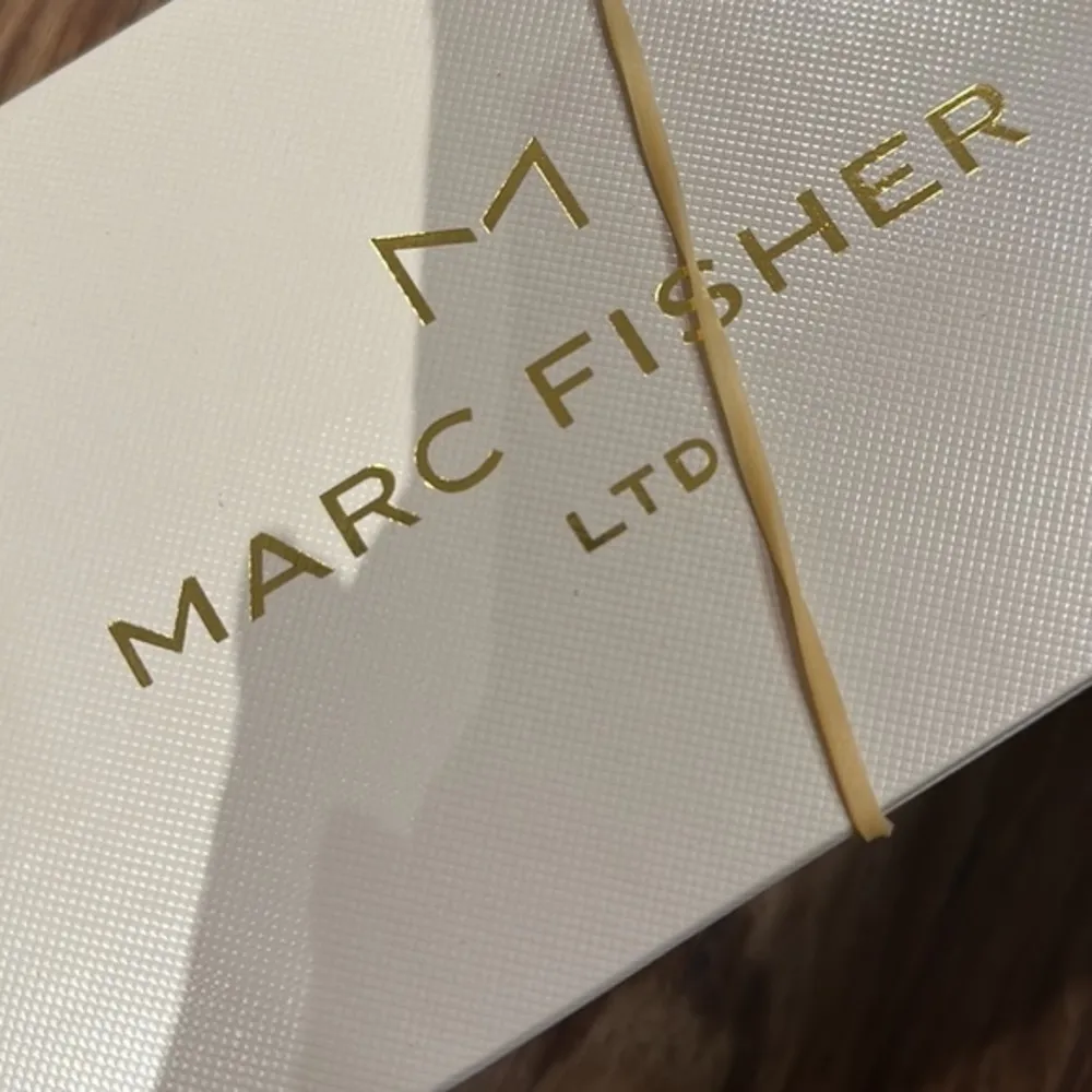 NIB Marc Fisher LTD Leather White/Grey Cerita Slide Heel Sandals Nude Bottom - Image 9