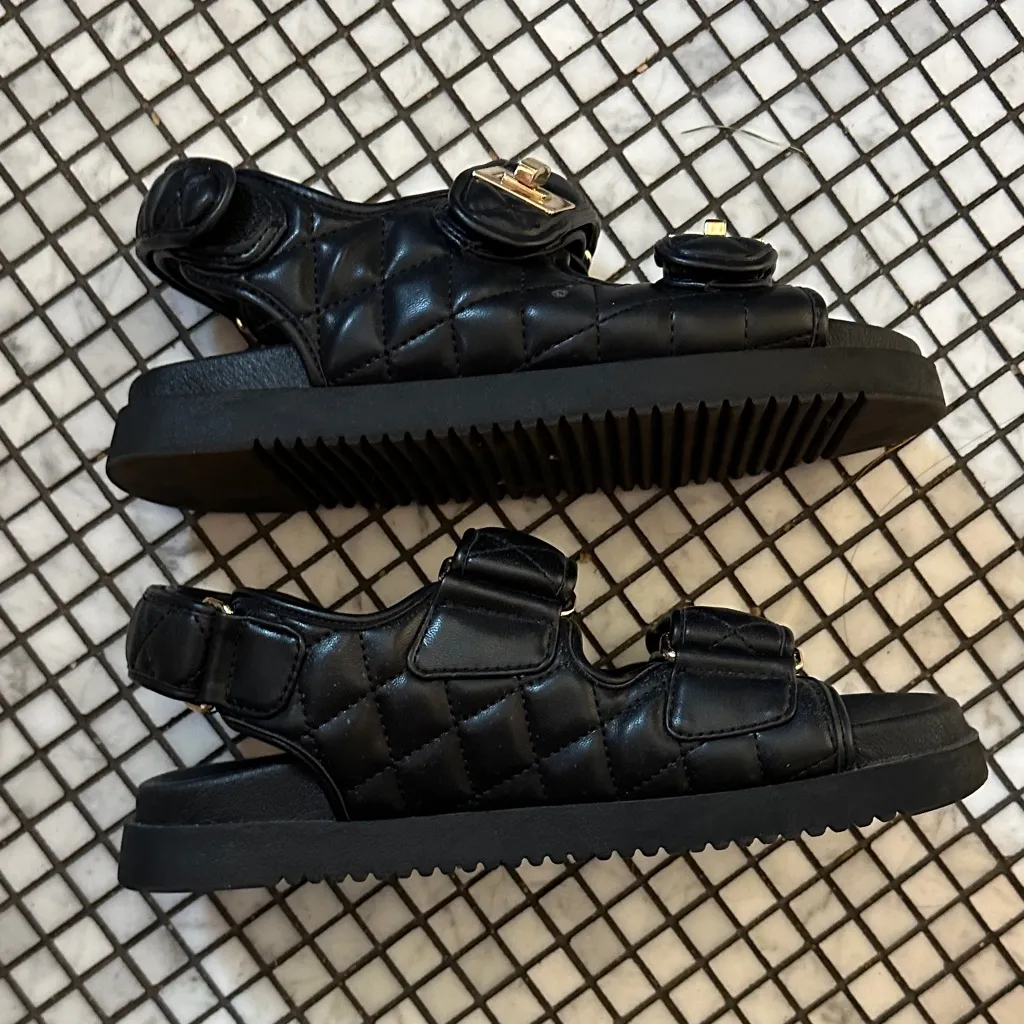 Steve Madden quilted Black Sandals with Gold Buckles - Image 6