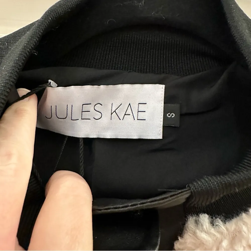 NWT Jules Kae Cropped Fuzzy Sherpa Bomber Jacket Cream Sz Small Black - Image 7
