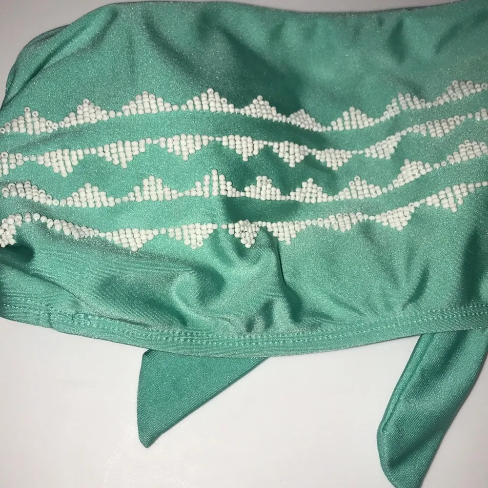 Xhilaration Bandeau Swim top Large - Image 3