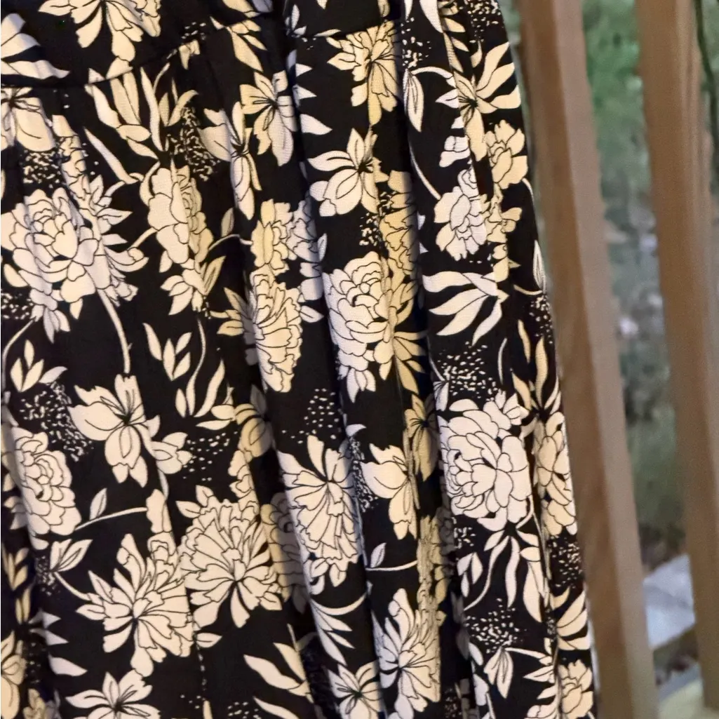 Kayleigh Delaney Floral Black and White Jumpsuit sleeveless cropped size M - Image 9