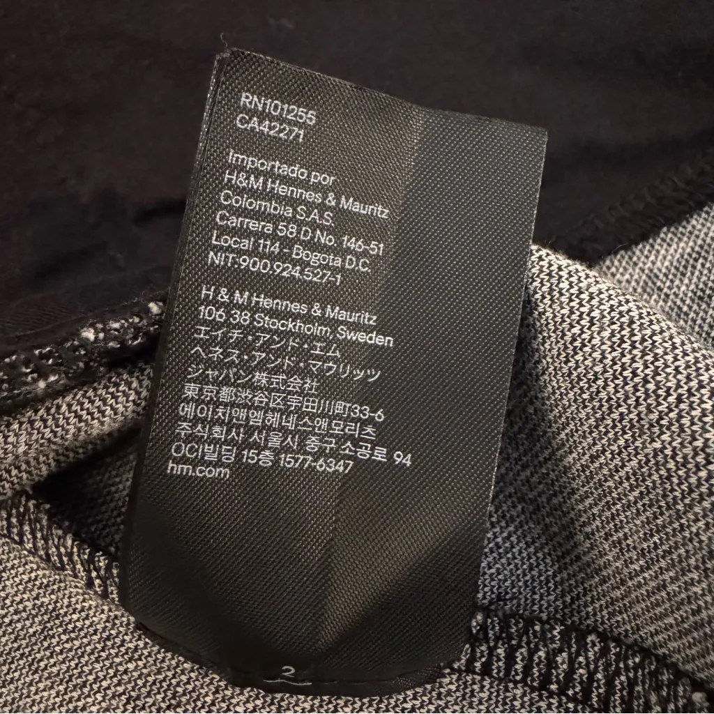 H&M DIVIDED black and white plaid blazer, size Small - Image 11